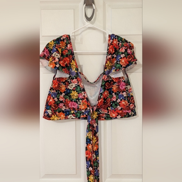 Shein Curve Floral Crop Top - Picture 2 of 3